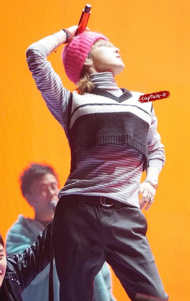 G-Dragon khoe ngực khủng eo thon trong concert tại Nhật Bản