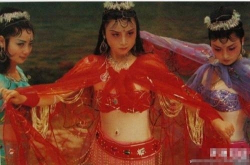 Lục lại mới thấy tuổi thơ của chúng ta đã bị "đầu độc" như thế này