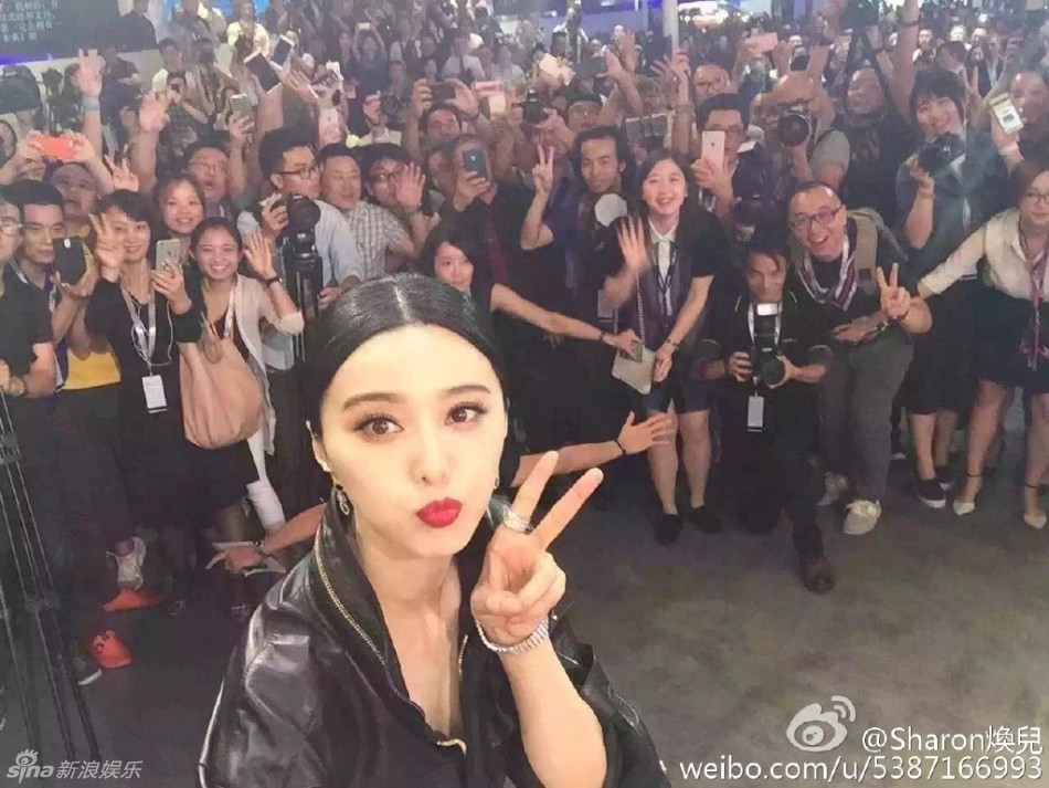 Idols Hoa ngữ và những lần trong vòng vây người hâm mộ
