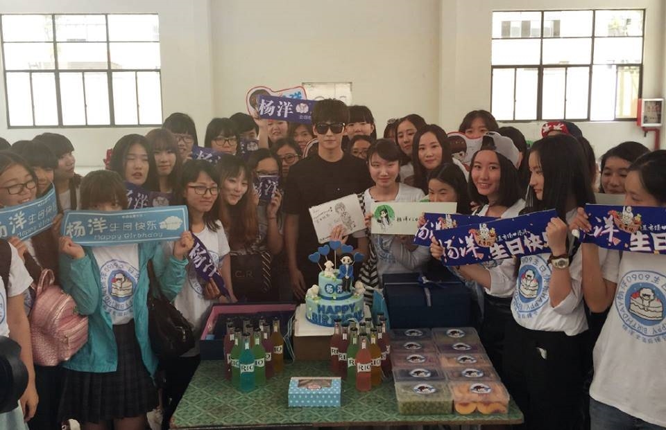 Idols Hoa ngữ và những lần trong vòng vây người hâm mộ