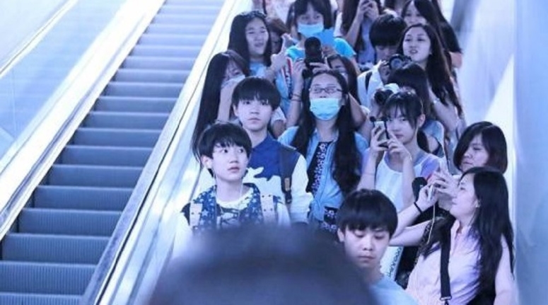 Idols Hoa ngữ và những lần trong vòng vây người hâm mộ