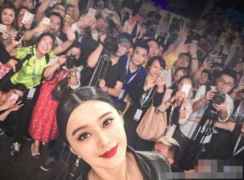 Idols Hoa ngữ và những lần trong vòng vây người hâm mộ