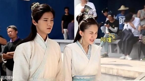 Phì cười vì những khoảnh khắc xấu hổ của sao Cbiz khi đang diễn sâu