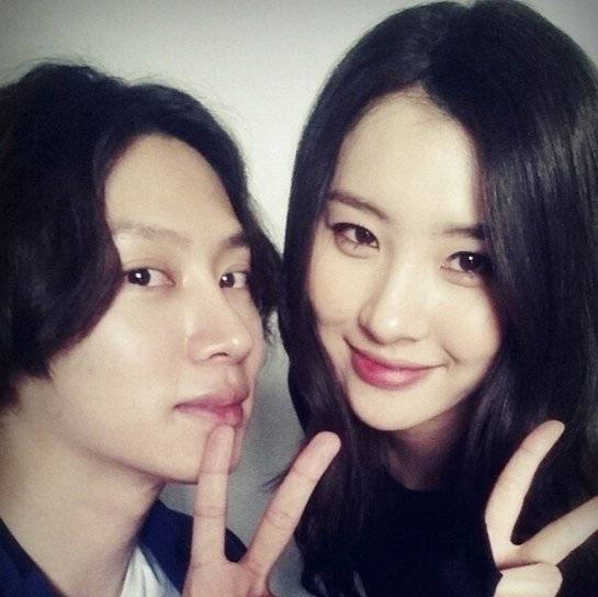 Heechul và hội những cô nàng xinh đẹp trong Kpop