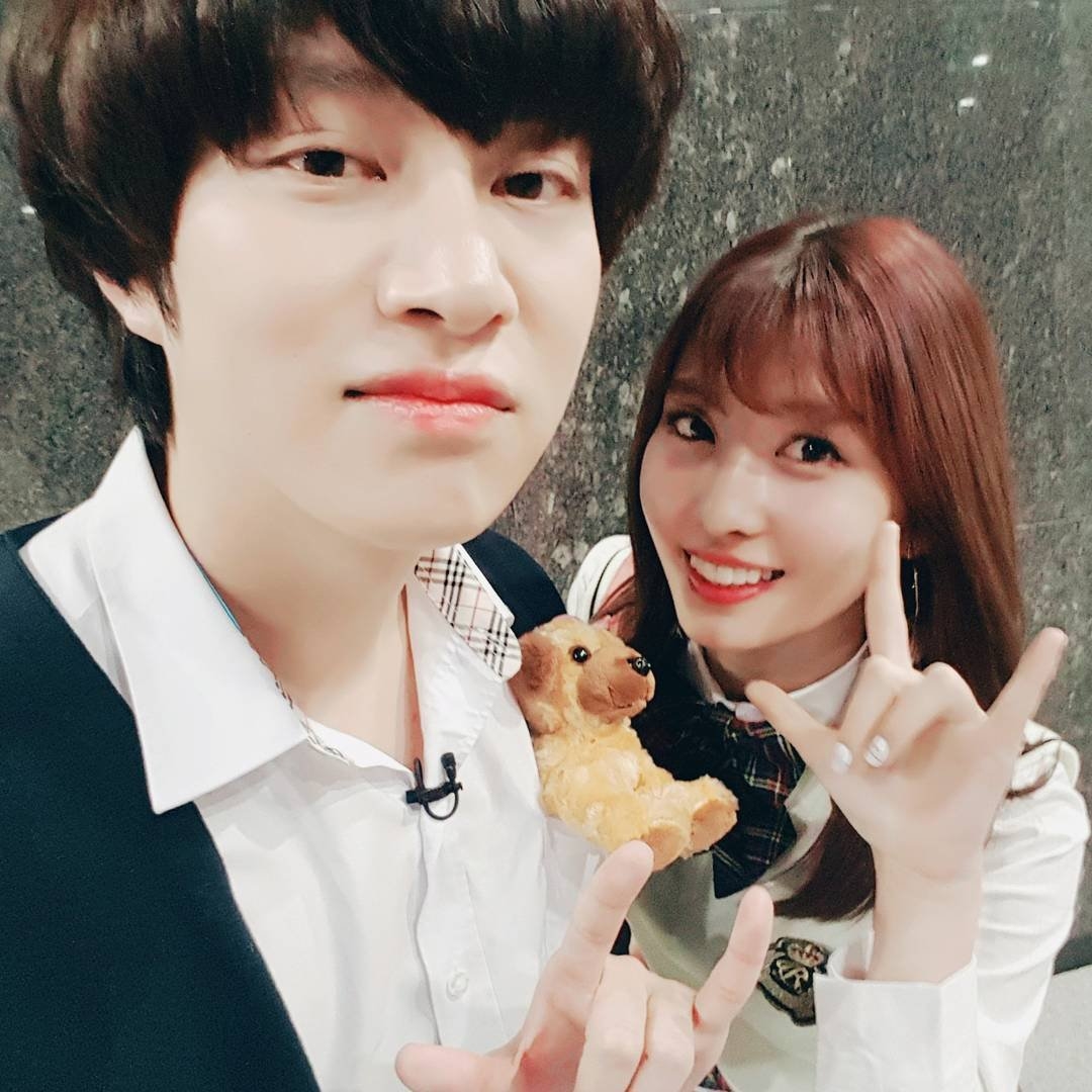 Heechul và hội những cô nàng xinh đẹp trong Kpop