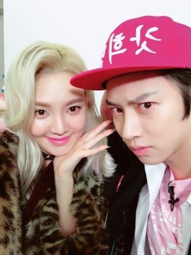 Heechul và hội những cô nàng xinh đẹp trong Kpop
