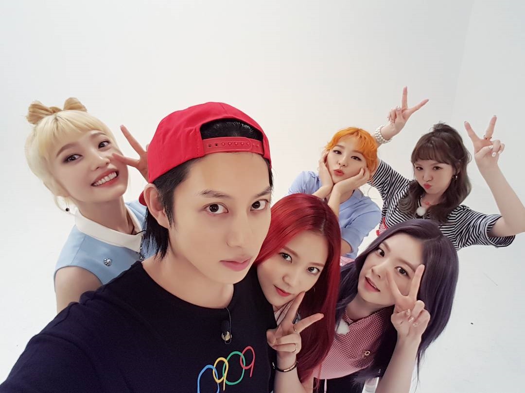 Heechul và hội những cô nàng xinh đẹp trong Kpop
