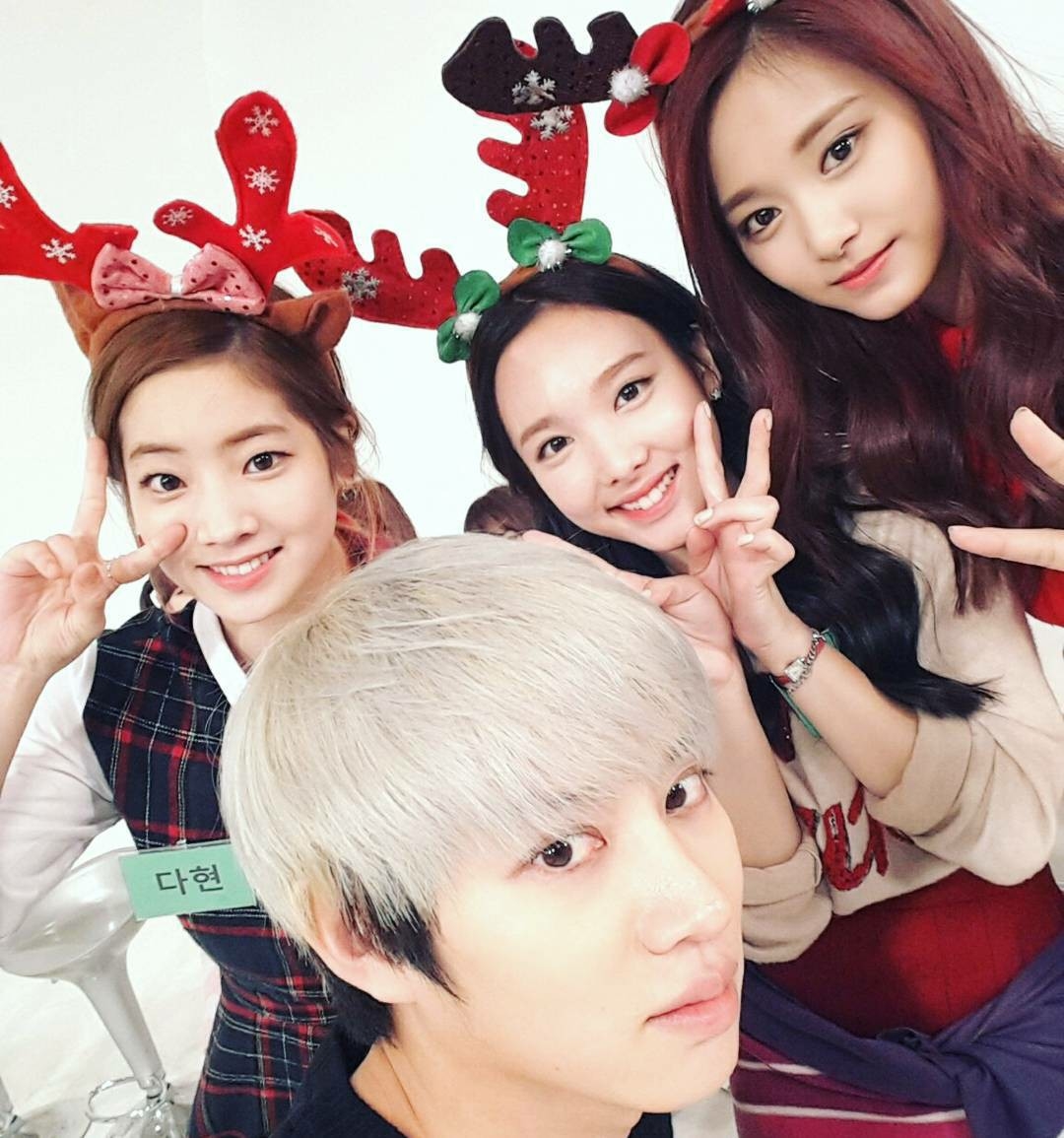 Heechul và hội những cô nàng xinh đẹp trong Kpop