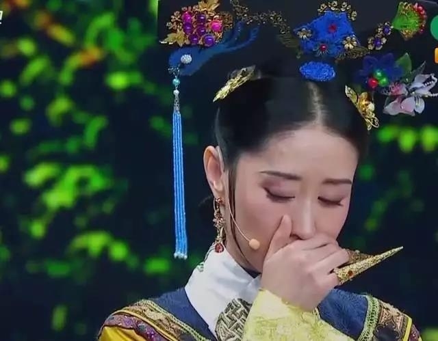 Phì cười vì những khoảnh khắc xấu hổ của sao Cbiz khi đang diễn sâu