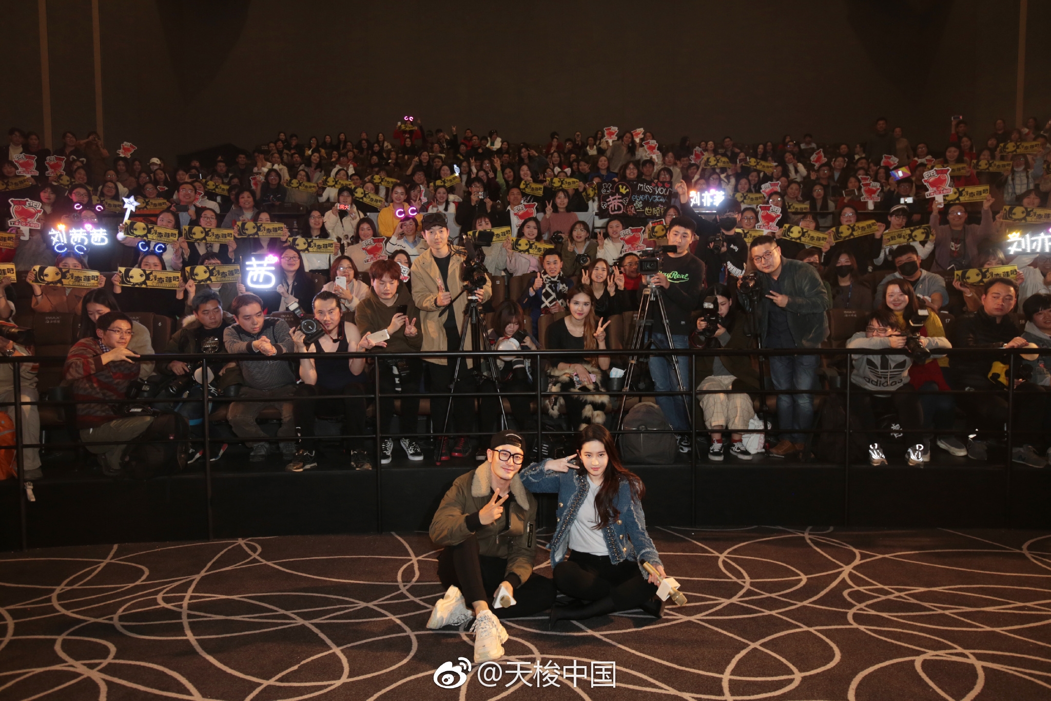 Idols Hoa ngữ và những lần trong vòng vây người hâm mộ