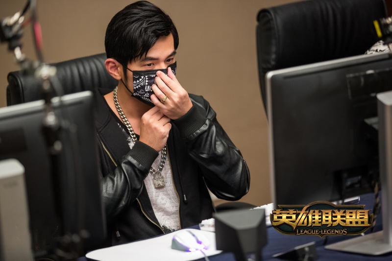 Khi sao Hoa ngữ mê game: Xông pha cả tiệm net để chiến cùng đồng đội