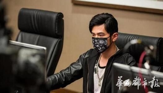 Khi sao Hoa ngữ mê game: Xông pha cả tiệm net để chiến cùng đồng đội