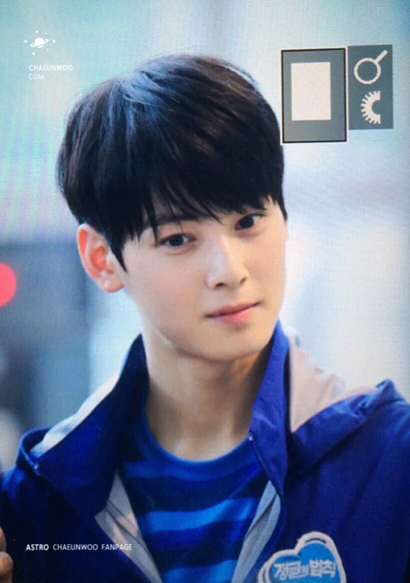 Đẳng cấp nhan sắc của loạt idol Kpop không cần chỉnh ảnh vẫn đẹp như tiên Bạn có đoán được loạt thần tượng nào sẽ có tên trong danh sách này không? Đảm bảo bạn sẽ ngất vì ngoại hình hoàn hảo bất chấp ảnh chất lượng thấp của họ đấy. Cùng điểm qua một vài thần tượng có sức mạnh tỏa sáng trong mọi khung hình dù chưa được chỉnh sửa dù chỉ chút ít. Thông thường những bức ảnh của idol Kpop sẽ được các fansite chỉnh sửa cẩn thận rồi mới chính thức công bố. Chính vì sự có tâm của fan mà thần tượng lúc nào trông cũng hoàn hảo không tì vết. Vì vậy muốn biết một người có thực sự đẹp hay không, chắc chắn phải xem qua loạt ảnh chưa chỉnh sửa của họ. Và dưới đây là loạt nghệ sĩ có nhan sắc “đẹp thật” khiến cư dân mạng điêu đứng: