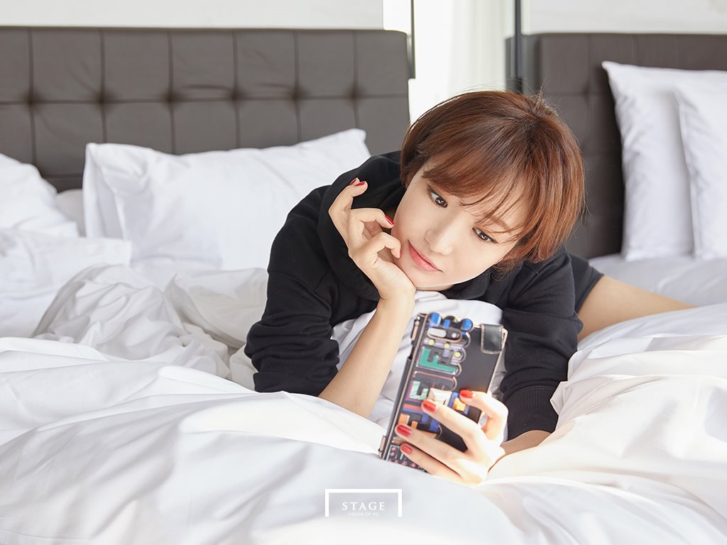 Nữ thần khí chất Go Jun Hee lại làm chao đảo với bộ ảnh đẹp nao lòng
