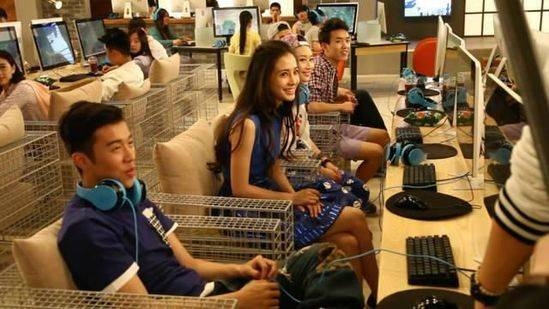 Khi sao Hoa ngữ mê game: Xông pha cả tiệm net để chiến cùng đồng đội
