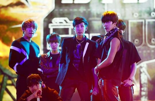Thì ra đây là lý do BTS Suga làm “lố” tại thảm đỏ SBS Gayo Daejun