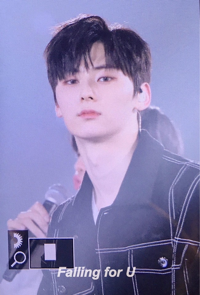 Đẳng cấp nhan sắc của loạt idol Kpop không cần chỉnh ảnh vẫn đẹp như tiên Bạn có đoán được loạt thần tượng nào sẽ có tên trong danh sách này không? Đảm bảo bạn sẽ ngất vì ngoại hình hoàn hảo bất chấp ảnh chất lượng thấp của họ đấy. Cùng điểm qua một vài thần tượng có sức mạnh tỏa sáng trong mọi khung hình dù chưa được chỉnh sửa dù chỉ chút ít. Thông thường những bức ảnh của idol Kpop sẽ được các fansite chỉnh sửa cẩn thận rồi mới chính thức công bố. Chính vì sự có tâm của fan mà thần tượng lúc nào trông cũng hoàn hảo không tì vết. Vì vậy muốn biết một người có thực sự đẹp hay không, chắc chắn phải xem qua loạt ảnh chưa chỉnh sửa của họ. Và dưới đây là loạt nghệ sĩ có nhan sắc “đẹp thật” khiến cư dân mạng điêu đứng: