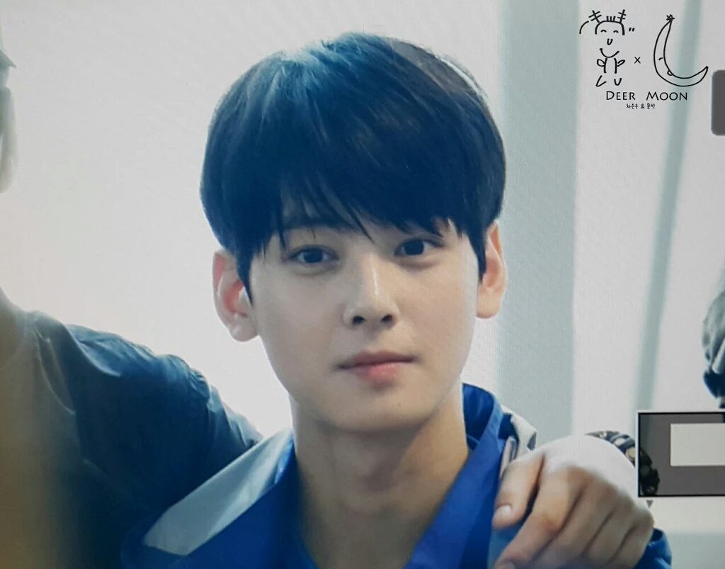 Đẳng cấp nhan sắc của loạt idol Kpop không cần chỉnh ảnh vẫn đẹp như tiên Bạn có đoán được loạt thần tượng nào sẽ có tên trong danh sách này không? Đảm bảo bạn sẽ ngất vì ngoại hình hoàn hảo bất chấp ảnh chất lượng thấp của họ đấy. Cùng điểm qua một vài thần tượng có sức mạnh tỏa sáng trong mọi khung hình dù chưa được chỉnh sửa dù chỉ chút ít. Thông thường những bức ảnh của idol Kpop sẽ được các fansite chỉnh sửa cẩn thận rồi mới chính thức công bố. Chính vì sự có tâm của fan mà thần tượng lúc nào trông cũng hoàn hảo không tì vết. Vì vậy muốn biết một người có thực sự đẹp hay không, chắc chắn phải xem qua loạt ảnh chưa chỉnh sửa của họ. Và dưới đây là loạt nghệ sĩ có nhan sắc “đẹp thật” khiến cư dân mạng điêu đứng: