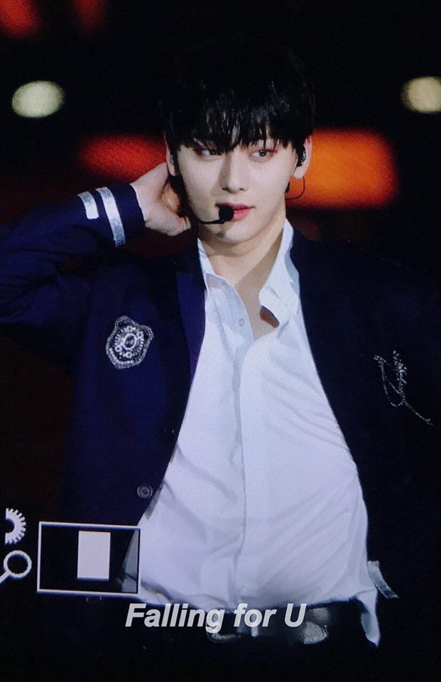 Đẳng cấp nhan sắc của loạt idol Kpop không cần chỉnh ảnh vẫn đẹp như tiên Bạn có đoán được loạt thần tượng nào sẽ có tên trong danh sách này không? Đảm bảo bạn sẽ ngất vì ngoại hình hoàn hảo bất chấp ảnh chất lượng thấp của họ đấy. Cùng điểm qua một vài thần tượng có sức mạnh tỏa sáng trong mọi khung hình dù chưa được chỉnh sửa dù chỉ chút ít. Thông thường những bức ảnh của idol Kpop sẽ được các fansite chỉnh sửa cẩn thận rồi mới chính thức công bố. Chính vì sự có tâm của fan mà thần tượng lúc nào trông cũng hoàn hảo không tì vết. Vì vậy muốn biết một người có thực sự đẹp hay không, chắc chắn phải xem qua loạt ảnh chưa chỉnh sửa của họ. Và dưới đây là loạt nghệ sĩ có nhan sắc “đẹp thật” khiến cư dân mạng điêu đứng:
