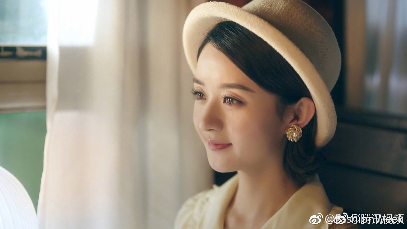 Triệu Lệ Dĩnh và Ngô Diệc Phàm nhá hàng ca khúc mới trong MV chung