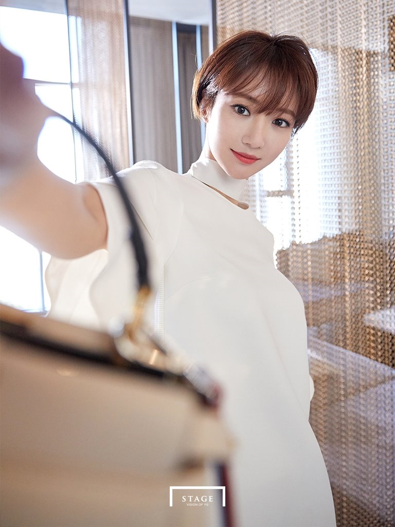 Nữ thần khí chất Go Jun Hee lại làm chao đảo với bộ ảnh đẹp nao lòng