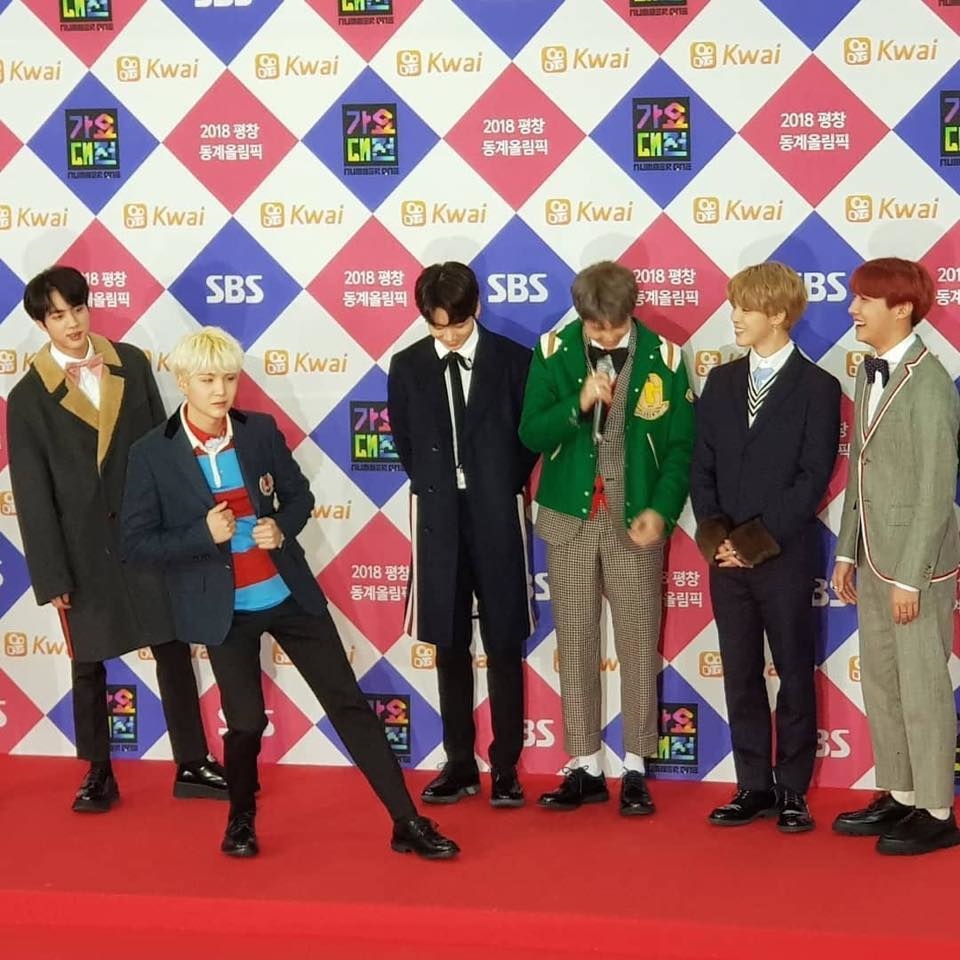 Thì ra đây là lý do BTS Suga làm “lố” tại thảm đỏ SBS Gayo Daejun