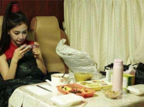 Bất ngờ với loạt ảnh hậu trường ít ai biết của dàn mỹ nhân Hoa ngữ