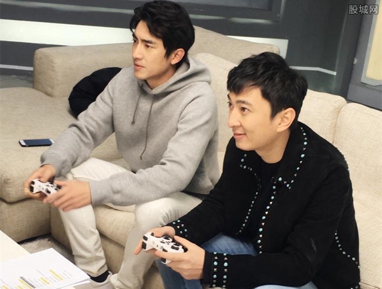 Khi sao Hoa ngữ mê game: Xông pha cả tiệm net để chiến cùng đồng đội