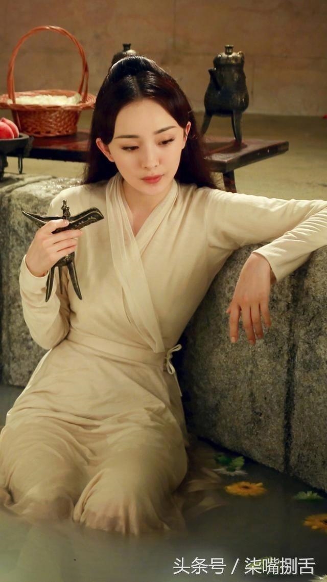 Mỹ nhân Hoa Ngữ và những bộ đồ ngủ khiến đấng mày râu bị hớp hồn