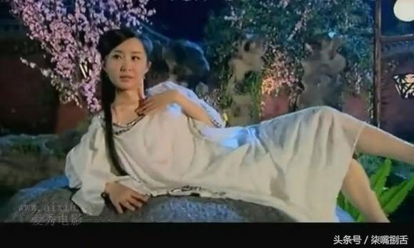 Mỹ nhân Hoa Ngữ và những bộ đồ ngủ khiến đấng mày râu bị hớp hồn