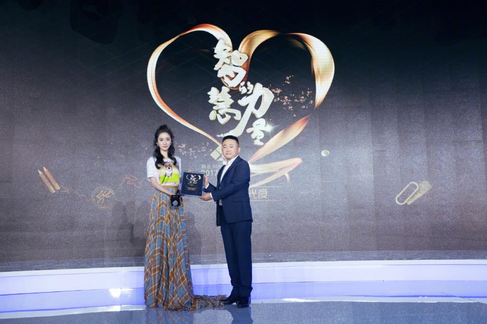 Những ngôi sao chăm chỉ làm từ thiện nhất showbiz Hoa ngữ