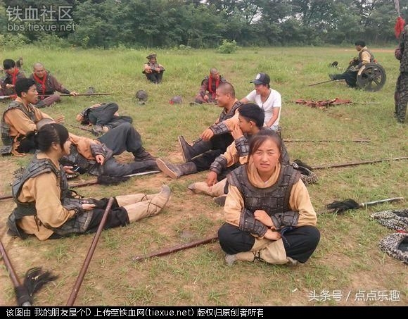 10 phần xương máu, 3 phần lương còm của diễn viên quần chúng