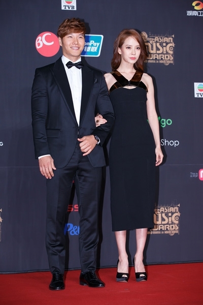 Rộ tin Kim Jong Kook - Song Ji Hyo đang bí mật hẹn hò