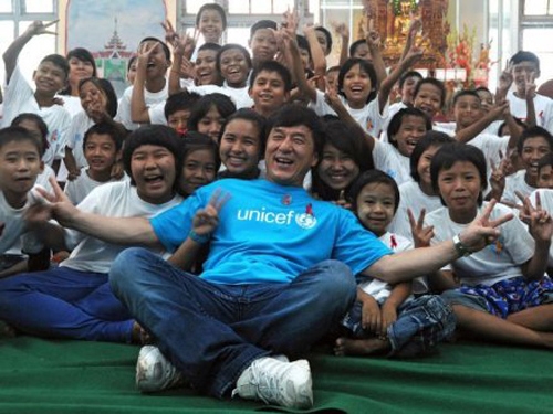 Những ngôi sao chăm chỉ làm từ thiện nhất showbiz Hoa ngữ