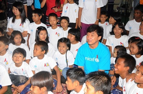 Những ngôi sao chăm chỉ làm từ thiện nhất showbiz Hoa ngữ
