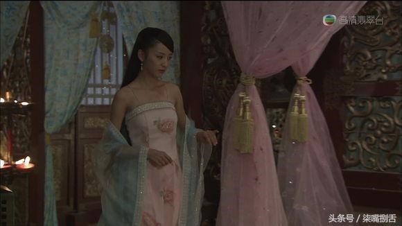 Mỹ nhân Hoa Ngữ và những bộ đồ ngủ khiến đấng mày râu bị hớp hồn