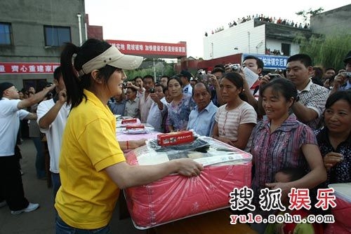 Những ngôi sao chăm chỉ làm từ thiện nhất showbiz Hoa ngữ