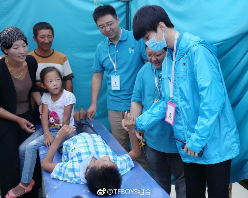 Những ngôi sao chăm chỉ làm từ thiện nhất showbiz Hoa ngữ