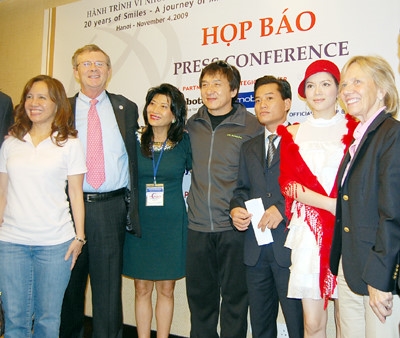 Những ngôi sao chăm chỉ làm từ thiện nhất showbiz Hoa ngữ