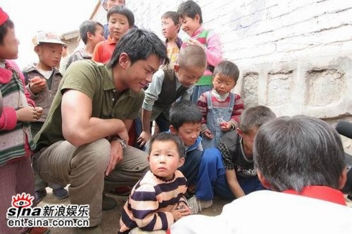 Những ngôi sao chăm chỉ làm từ thiện nhất showbiz Hoa ngữ
