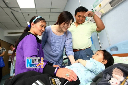 Những ngôi sao chăm chỉ làm từ thiện nhất showbiz Hoa ngữ