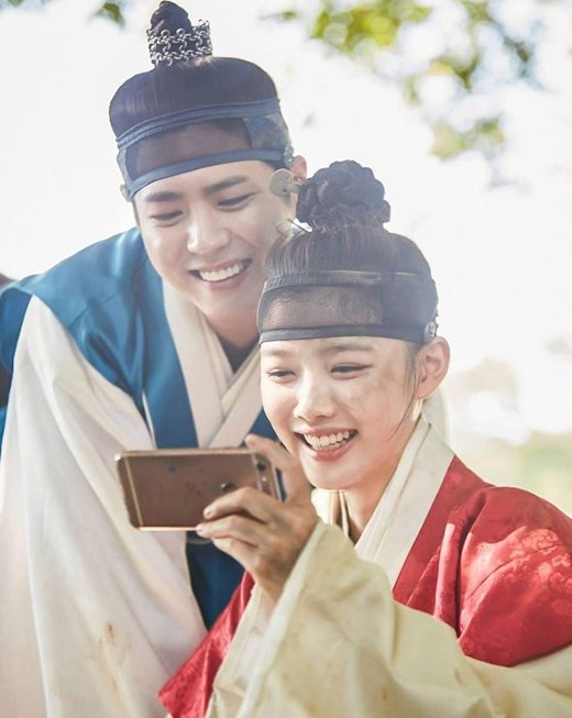 Park Bo Gum - Kim Yoo Jung tái ngộ tại KBS Drama Award 2017