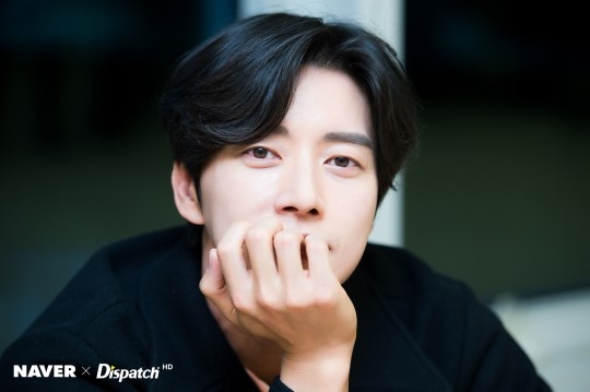 Park Hae Jin và Seo Kang Joon cùng tung ảnh mới khiến fan mê mệt