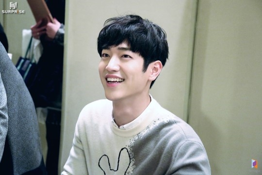 Park Hae Jin và Seo Kang Joon cùng tung ảnh mới khiến fan mê mệt