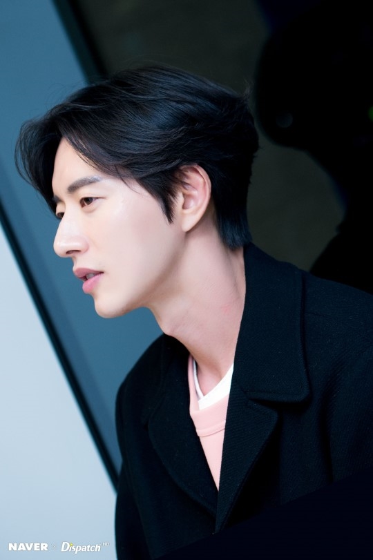 Park Hae Jin và Seo Kang Joon cùng tung ảnh mới khiến fan mê mệt