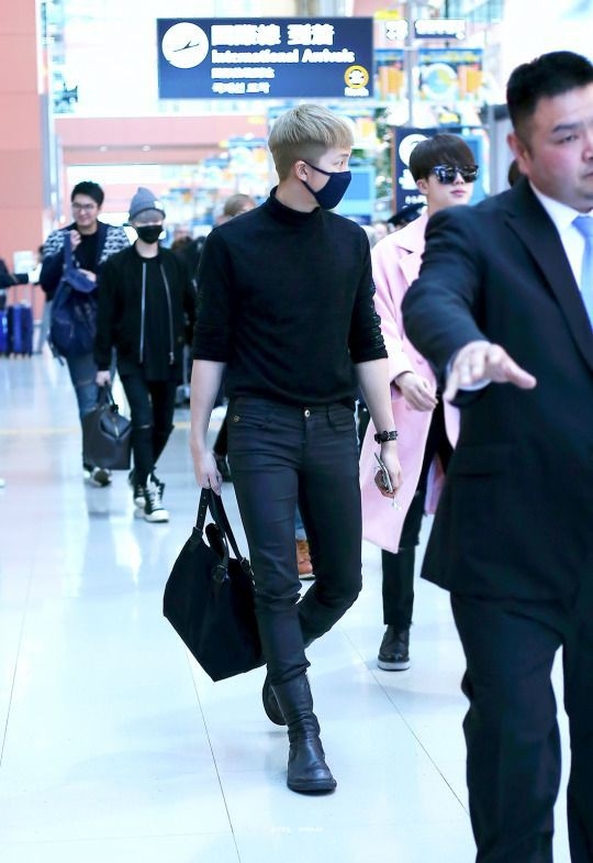 Body chuẩn của các nam thần Kpop qua loạt ảnh chưa qua chỉnh