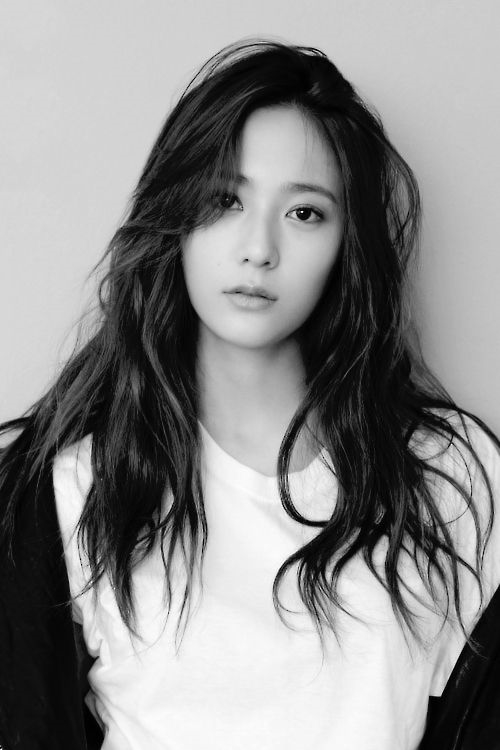 Krystal khiến fan 'tan chảy' vì hành động ngọt ngào ở sân bay