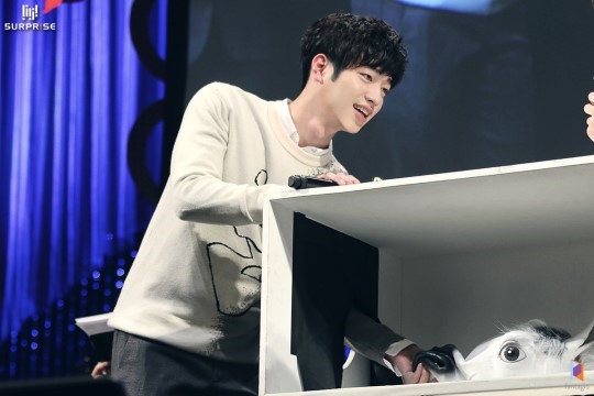Park Hae Jin và Seo Kang Joon cùng tung ảnh mới khiến fan mê mệt