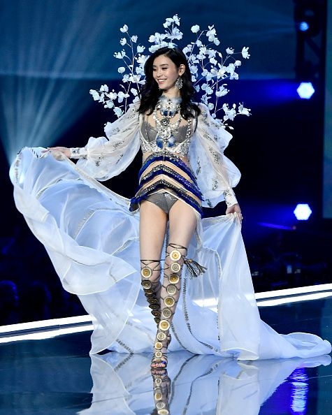 Những tình huống trớ trêu nhất của sao Hoa - Hàn năm 2017