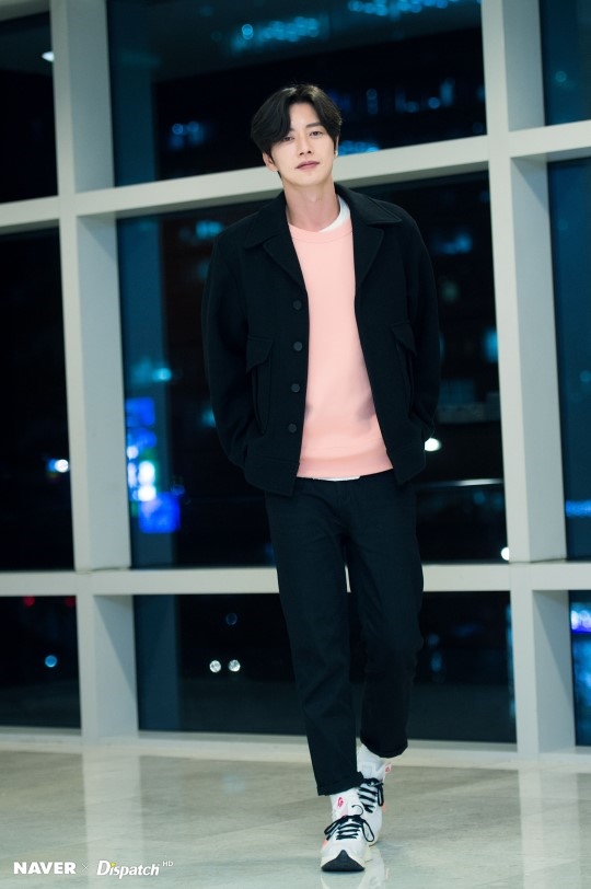 Park Hae Jin và Seo Kang Joon cùng tung ảnh mới khiến fan mê mệt